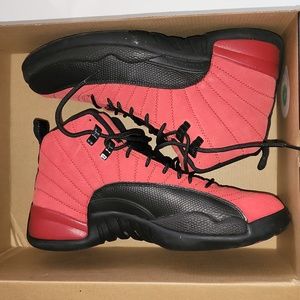 Jordan 12 retro reverse flu game, men's size 8.5